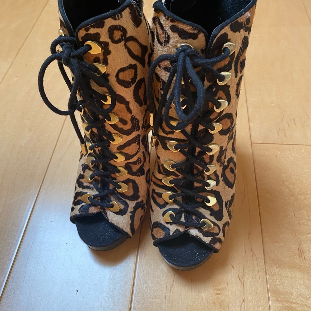 Sam Edelman leopard peep toe bootie